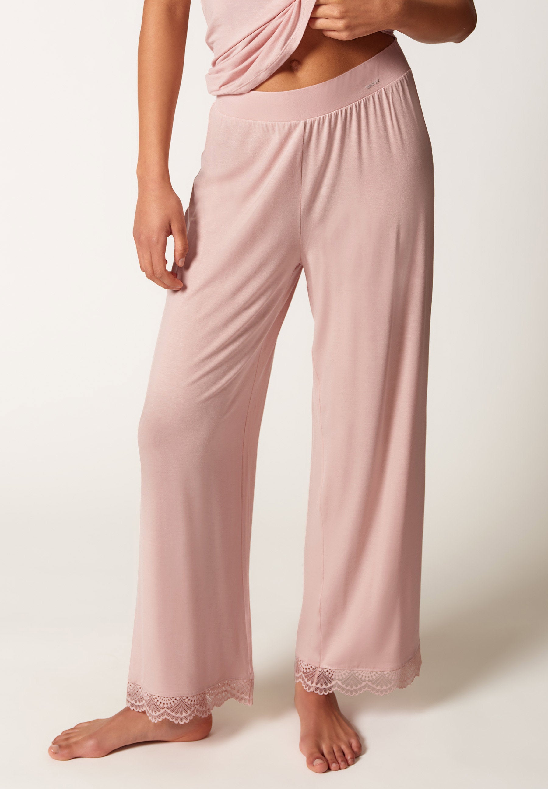 skiny-night-in-mix-match-hose-lang-082616-08s675 image 1