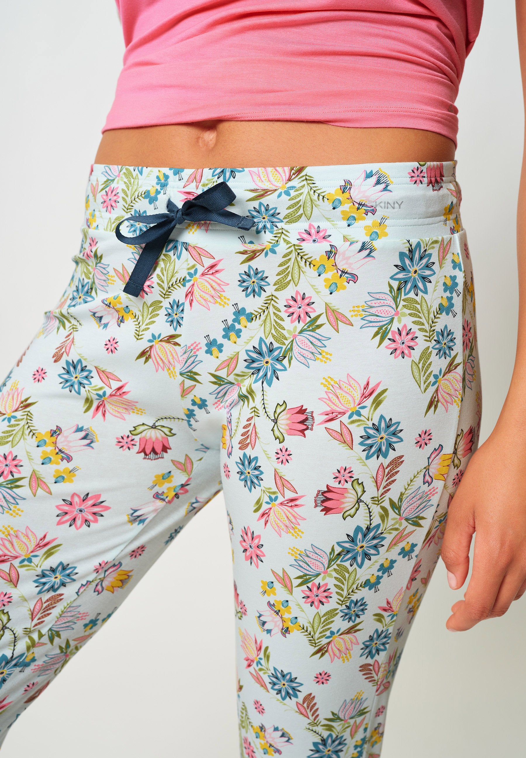 skiny-night-in-skiny-01-pyjama-hose-lang image 5