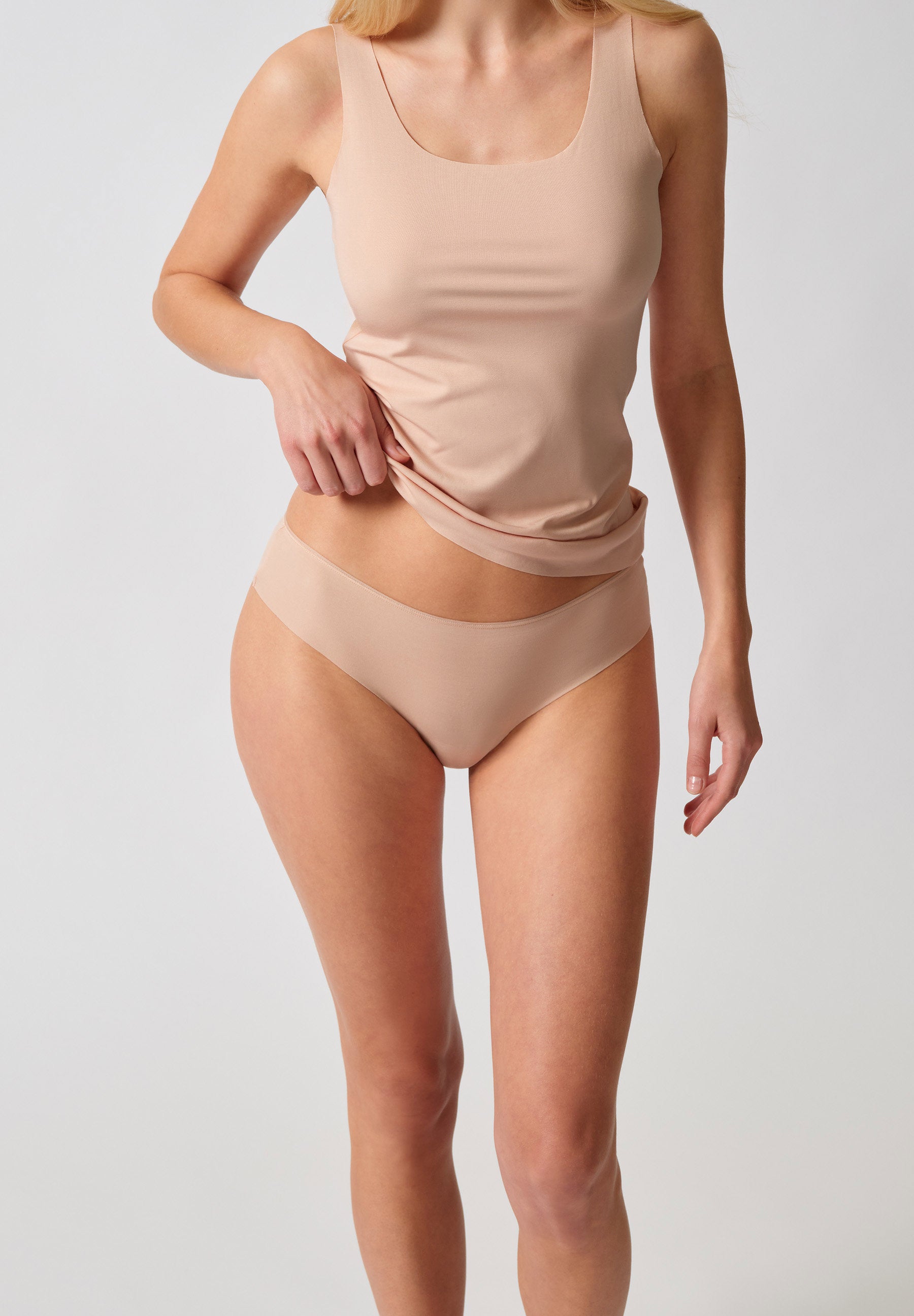 skiny-advantage-modal-invisible-cheeky-panty-2 image 1