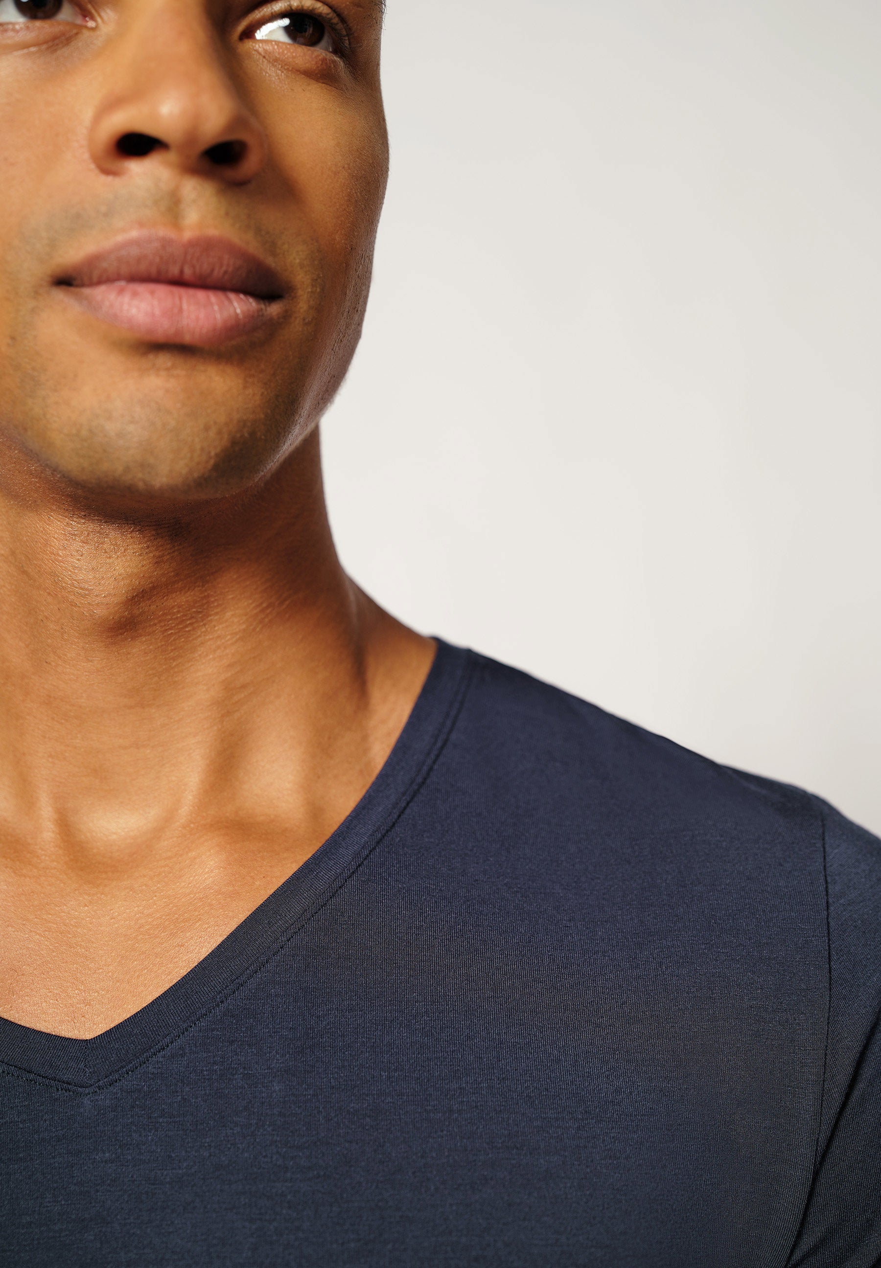 skiny-calmodal-v-neck-shirt-kurzarm-081428-tencel-modal-shirt image 5