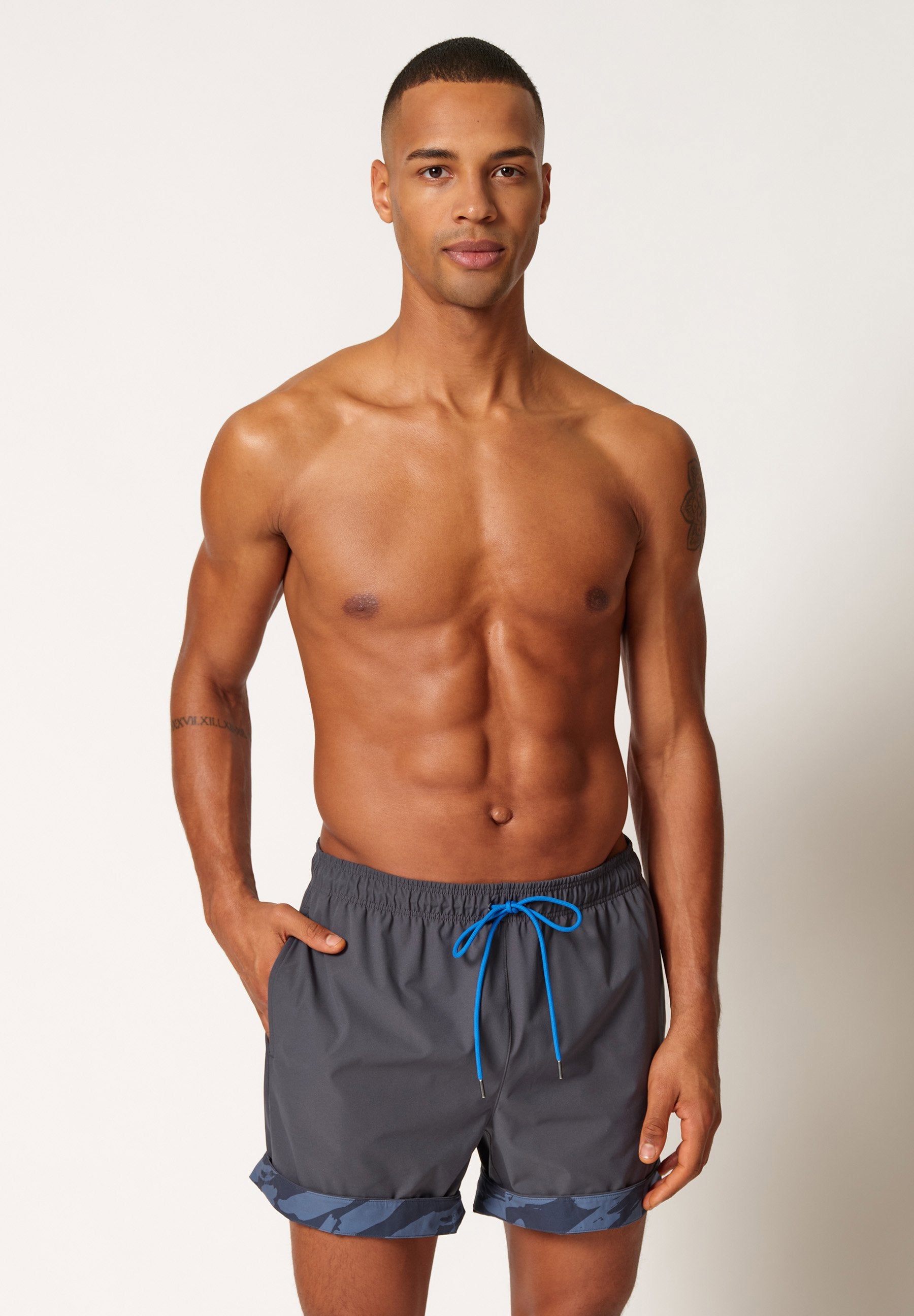 skiny-swimen-swim-shorts-mit-taschen-und-kontrastsaum image 1