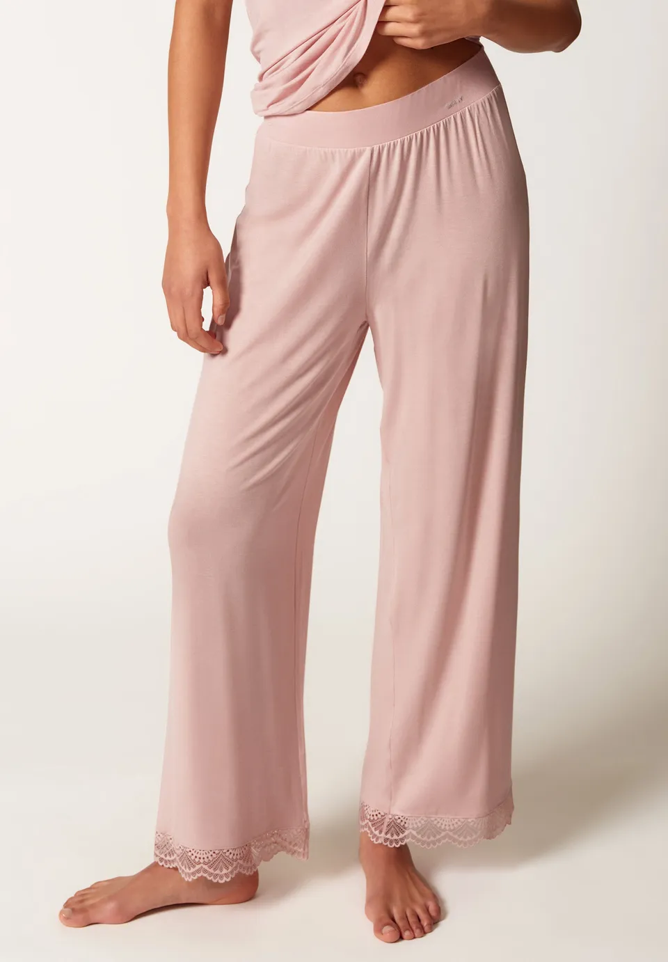 skiny-night-in-mix-match-hose-lang-082616-08s675 image 1
