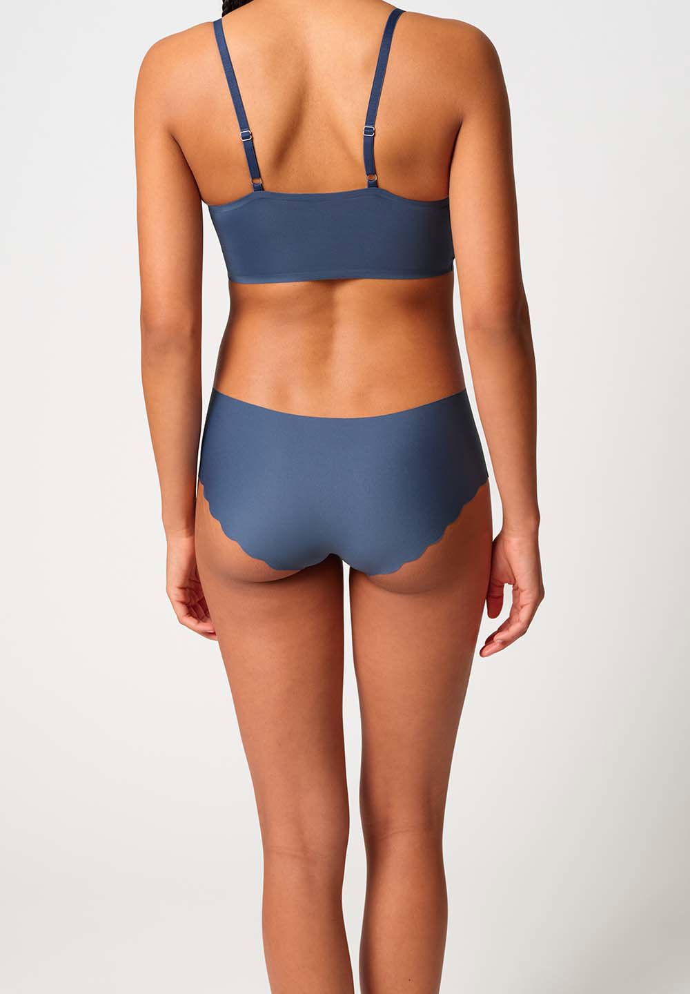 skiny-micro-essentials-boyleg-shorts-seamless-invisible image 2